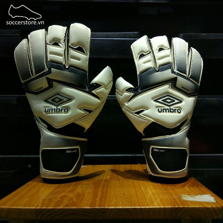 Găng tay thủ môn Umbro Neo Valor- White/ Black GK Gloves 20738U-096