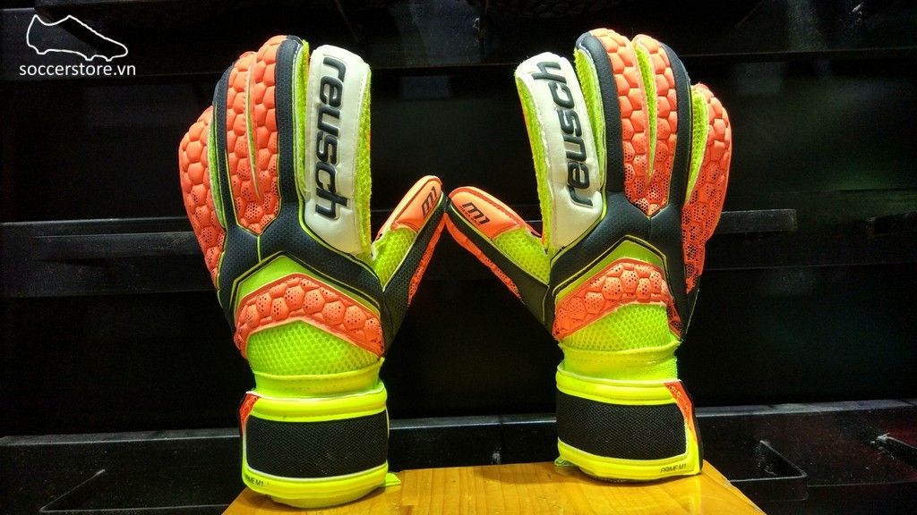 Reusch Repulse Prime M1- Black/ Shocking Orange 3670109-767