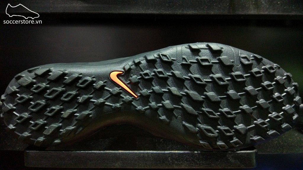 Nike Hypervenom Phelon III TF- Black/ Anthracite/ Metallic Silver 852562-001