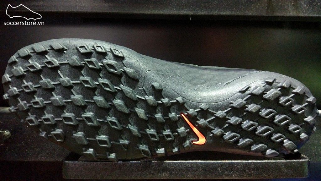 Nike Hypervenom Phelon III TF- Black/ Anthracite/ Metallic Silver 852562-001