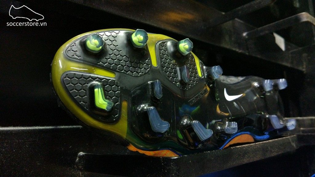 Nike Hypervenom Phantom III FG- Black/ White/ Laser Orange 852567-801