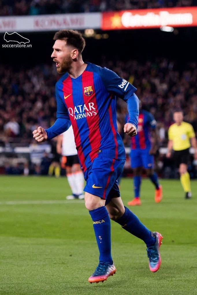 Messi sử dụng phiên bản cao cấp Adidas Messi 16.1