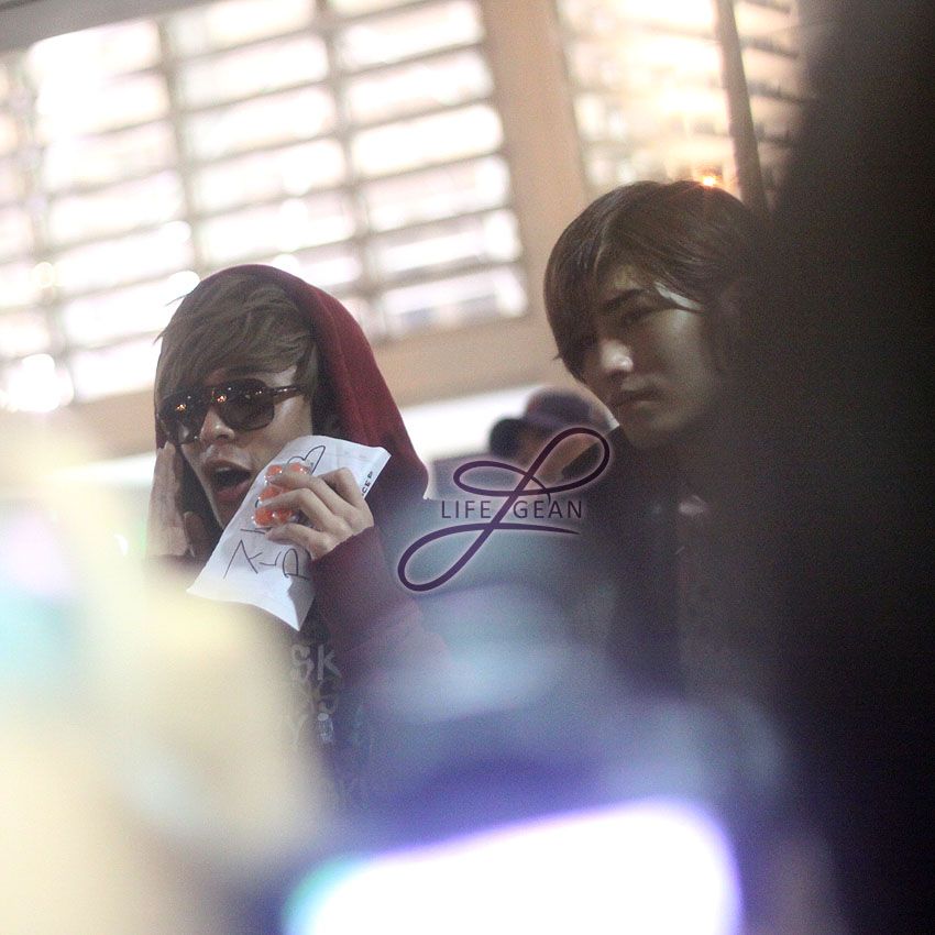 F.CUZ - Jinon thanking fans who came and Kan at NAIA Terminal 1, departing from Philippines