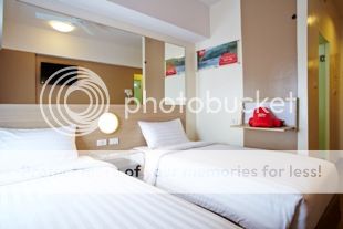 Twin Sharing Room - 2 single beds - view 2