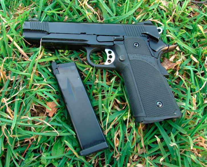  photo Colt1911trava_zpsf7a408e5.jpg