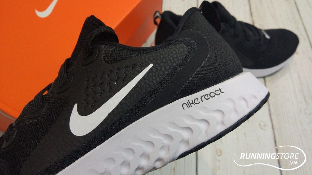 Nike Legend React - Black/White - AA1625-001