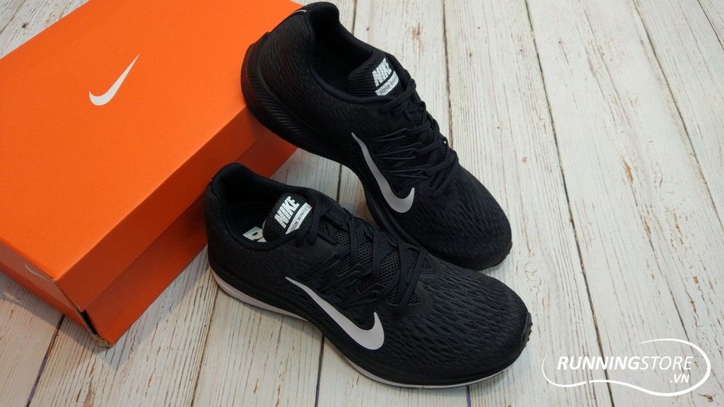 Nike Winflo 5 Air Zoom- Black/ White AA7406-001