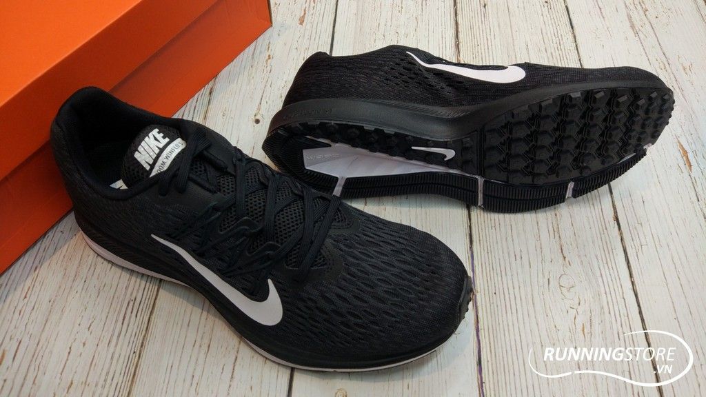 Nike Winflo 5 Air Zoom- Black/ White AA7406-001