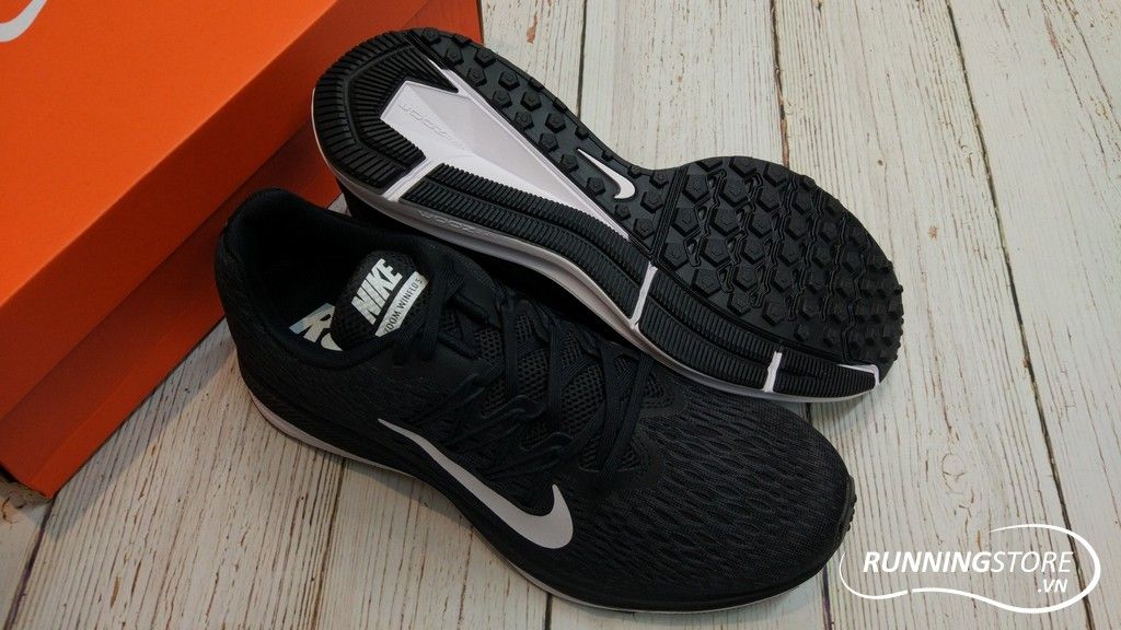 Nike Winflo 5 Air Zoom- Black/ White AA7406-001