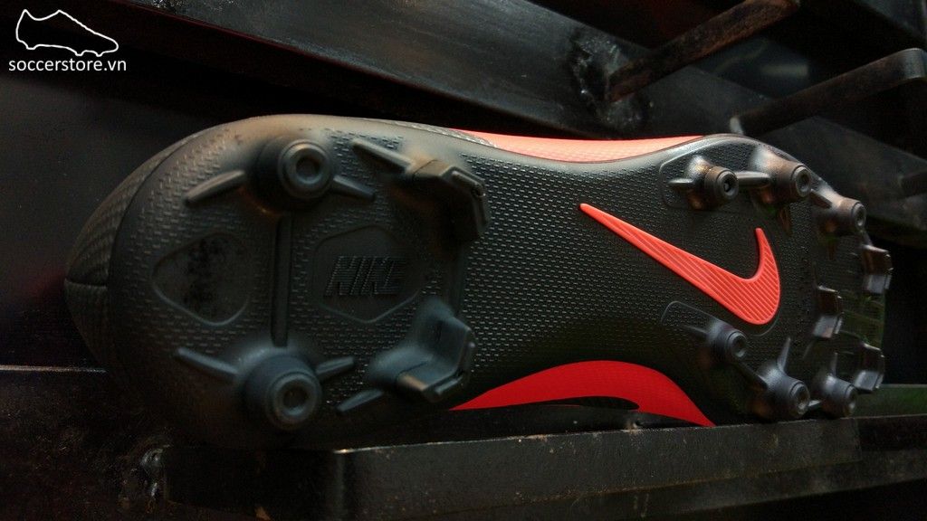 Nike Mercurial Vapor XII Club CR7 FG/MG- Bright Crimson/ Black/ Chrome AJ3723-600