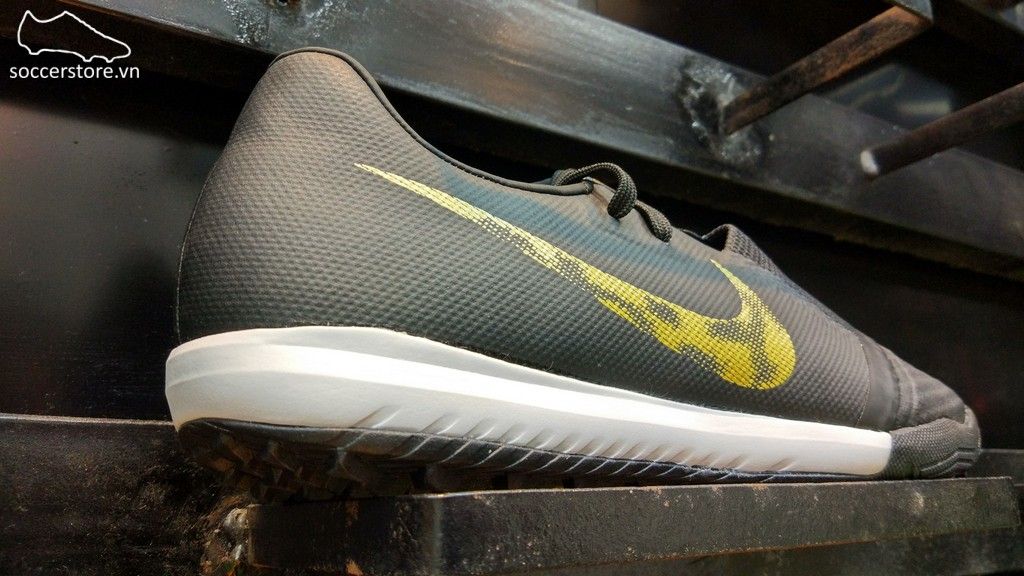 Nike Phantom VNM Academy TF - Black/ Metallic Gold AO0571-077