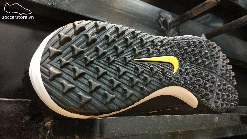 Nike Phantom VNM Academy TF - Black/ Metallic Gold AO0571-077