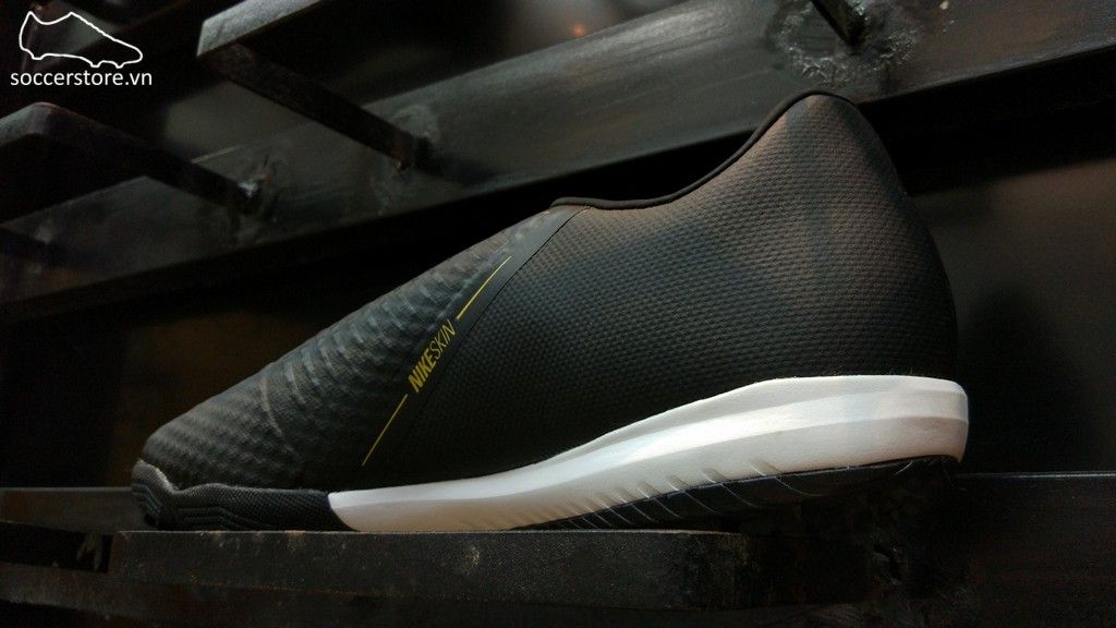Nike Phantom VNM Academy TF - Black/ Metallic Gold AO0571-077