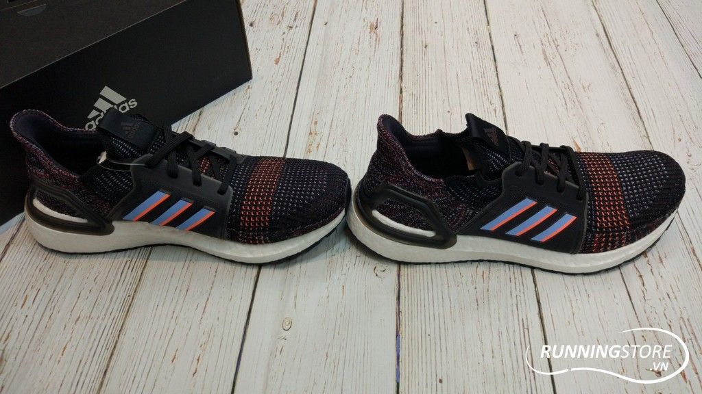 Adidas Ultraboost 2019 - Core Black / Glow Blue / Core Black-G54011