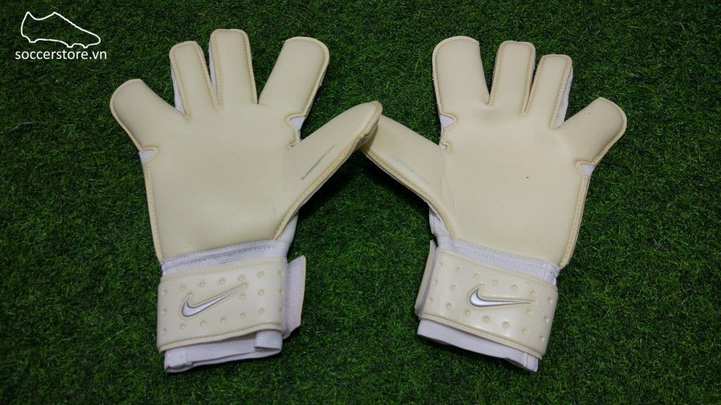 Nike Grip 3 - White/ Chrome GS0342-100