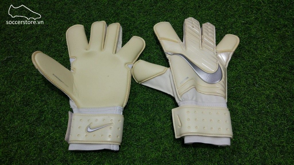 Nike Grip 3 - White/ Chrome GS0342-100
