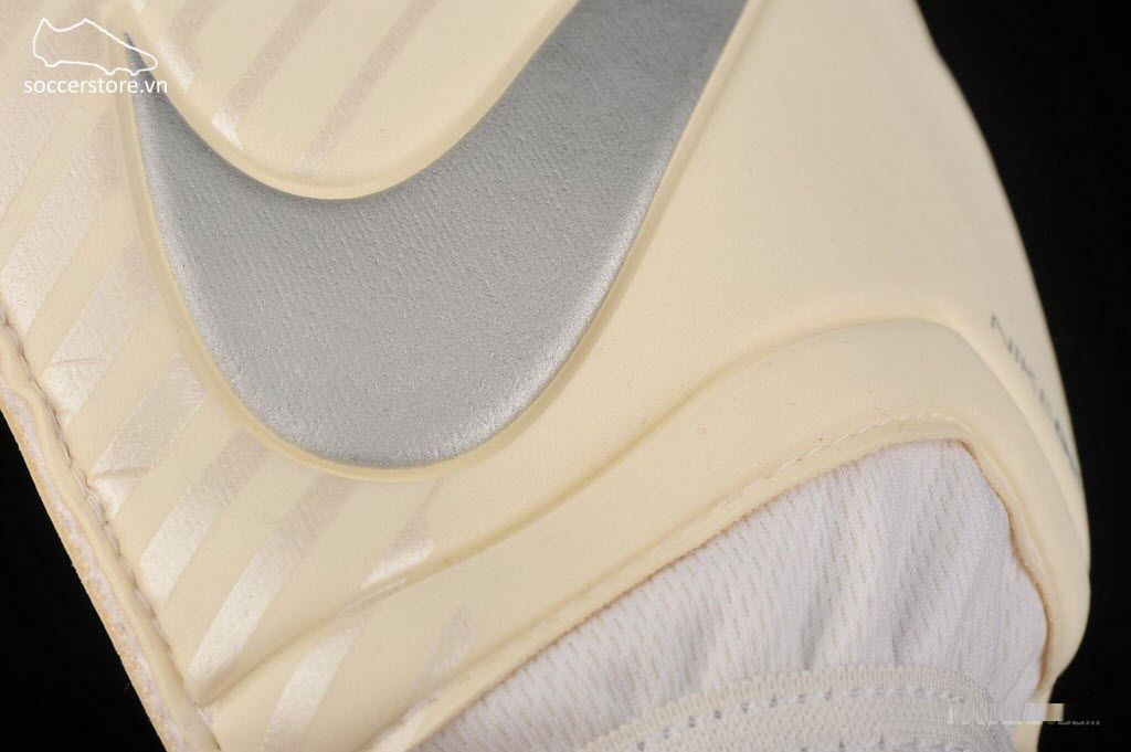 Nike Grip 3 - White/ Chrome GS0342-100