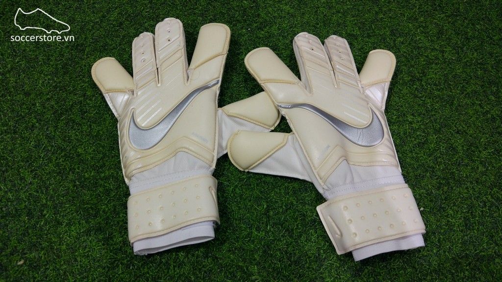 Nike Grip 3 - White/ Chrome GS0342-100
