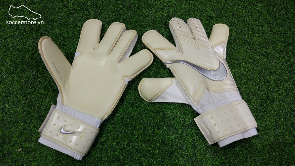 Nike Grip 3 - White/ Chrome GS0342-100
