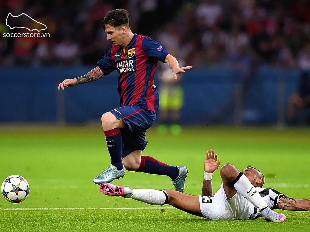 Messi sử dụng giày Adidas Messi 15.1 FG/AG